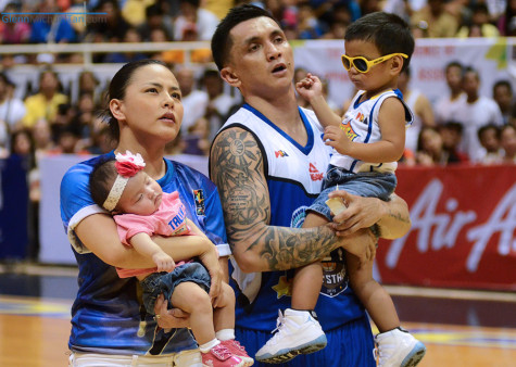 jimmy-alapag-and-family
