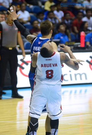 marc-pingris-vs-calvin-abueva